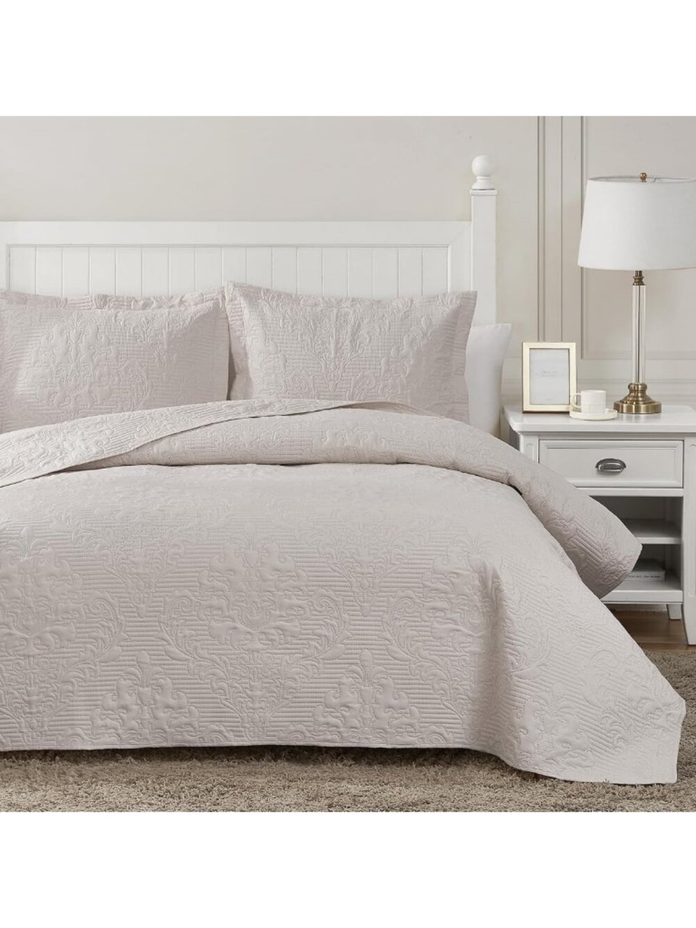 Cozy Cream Queen Quilt Set - 3 Pieces with Soft Shams for Bedroom Decor